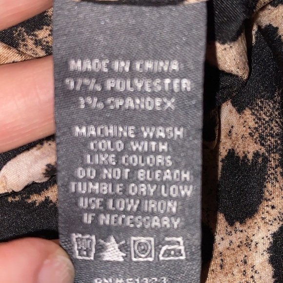 Women’s Vince Camuto Leopard Top - Picture 6 of 8